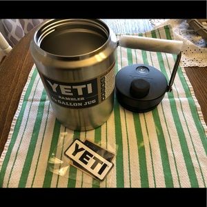 Yeti 1/2 Gallon Rambler NWT